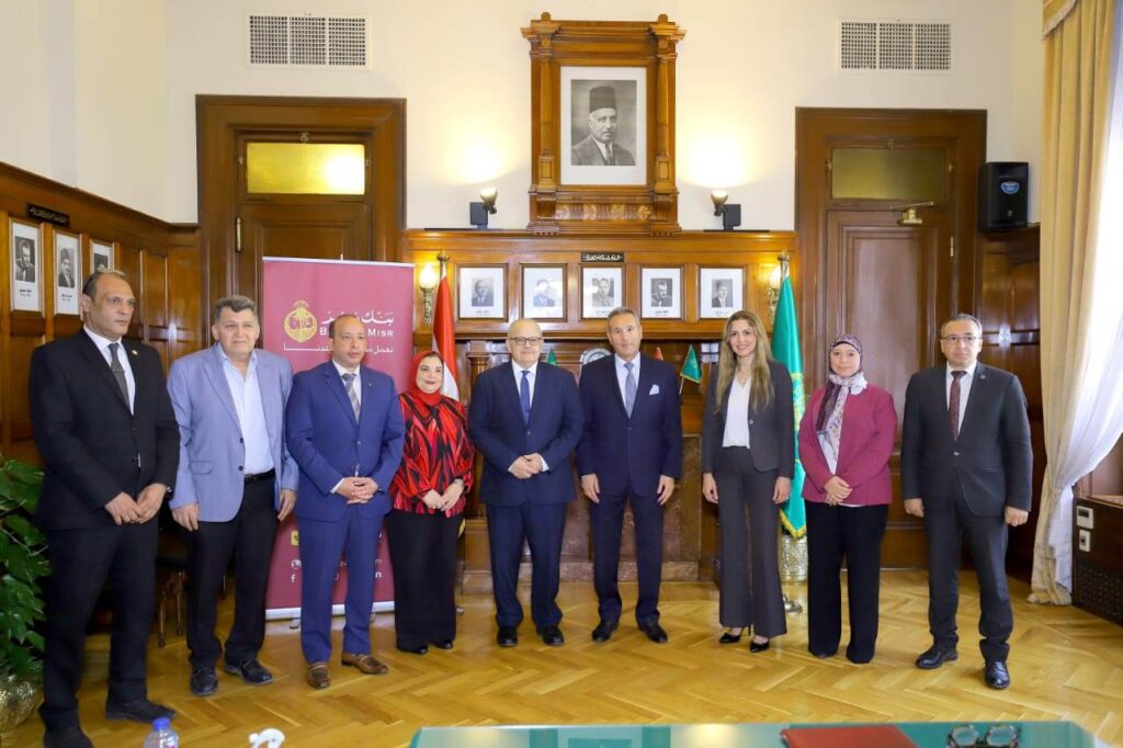 بنك مصر يدعم مستشفيات جامعة القاهرة بمبلغ 160 مليون جنيه وينهض بأقسام العيادات الخارجية..ويدعم قسم القلب والصدر بأجهزة طبية