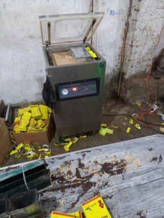 ضبط مصنع غير مرخص لتعبئة الشاي مجهول المصدر