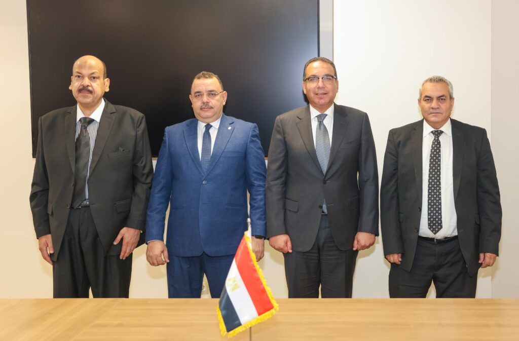 “البريد المصري”.. يوقع بروتوكول تعاون مع “جهاز تنظيم النقل الداخلي”.. بهدف تسهيل حصول المواطنين على خدمات الجهاز من خلال مكاتب البريد المنتشرة بجميع أنحاء الجمهورية