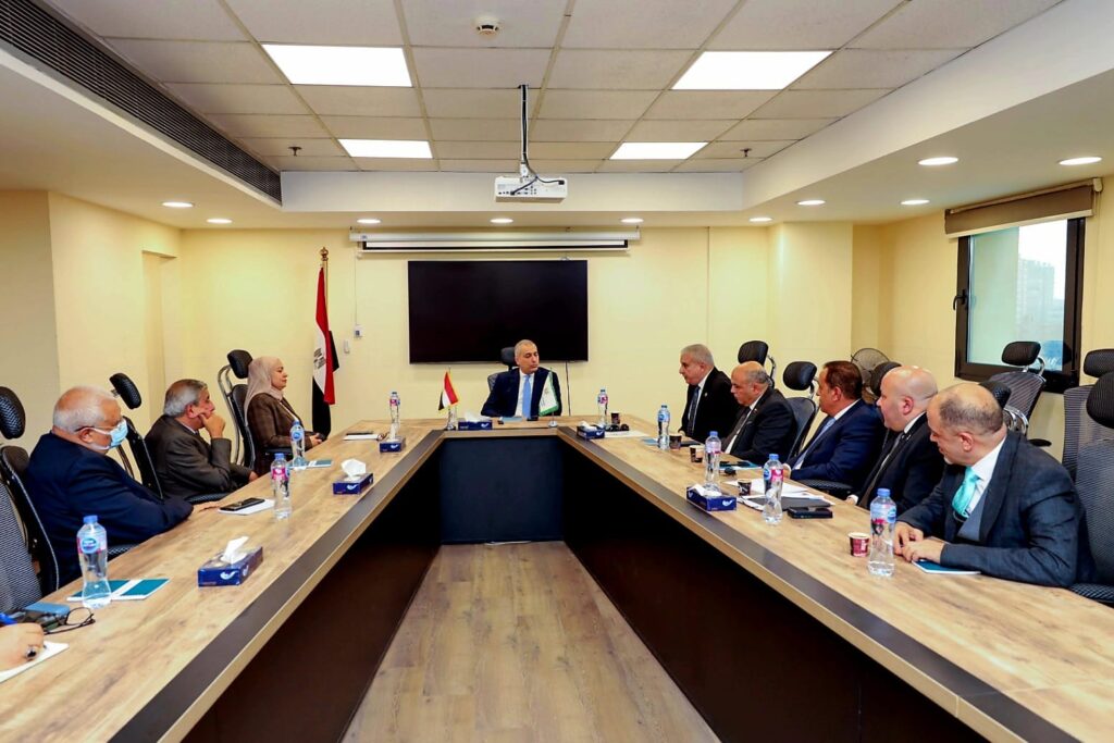 رئيس البنك الزراعي المصري يلتقي أعضاء لجنة الزراعة بمجلس الشيوخ لبحث جهود التنمية الزراعية ودعم صغار المزارعين