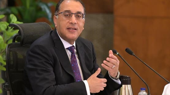 رئيس الوزراء يعلن إجراءات جديدة لترشيد استهلاك الطاقة.. تشمل العمل عن بعد وتطبيق حظر جديد في البلاد