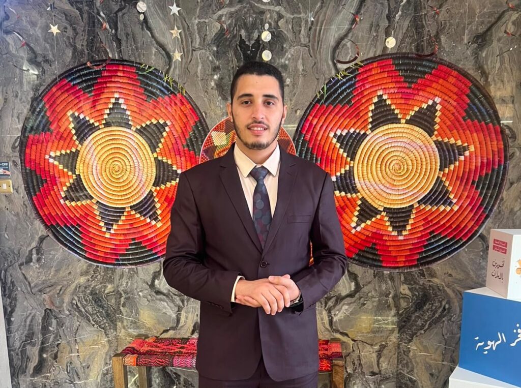تكريم معلم العلوم أحمد محمد عبدالحميد بجائزة الموظف المتميز 2026 تقديرًا لريادته في الابتكار التعليمي بالشارقة